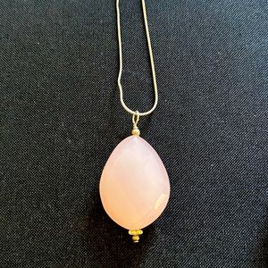 Rose quartz with silver elements and chain 925.